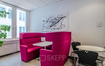 Stilvolle Business Lounge des Bürogebäudes in Stuttgart, Vaihingen