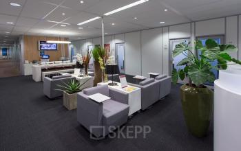 Modern and welcoming office space rental at Hart van Brabantlaan 12-16 in Tilburg, featuring cozy lounge areas and contemporary furnishings.