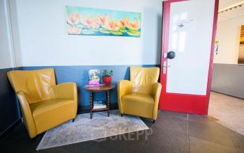 A relaxingroom in the officebuilding
