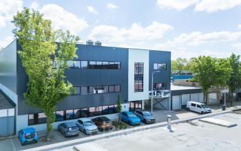 Exterior view of an office building at Kapitein Rondairestraat 8 in Tilburg, suitable for office space rental.