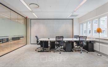 Modern office space at Leidseveer 2-10, Utrecht Central Station, featuring sleek workstations and ample natural light. Ideal for office space rental.