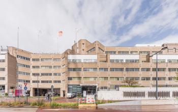 Exterior view of the office building at Leidseveer 2-10, Utrecht Central Station, suitable for office space rental.