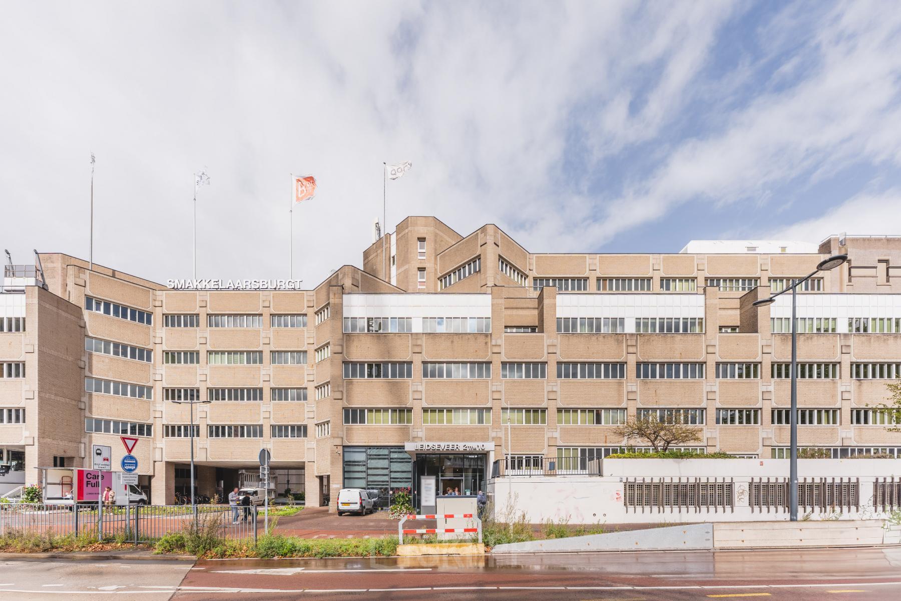 Exterior view of the office building at Leidseveer 2-10, Utrecht Central Station, suitable for office space rental.