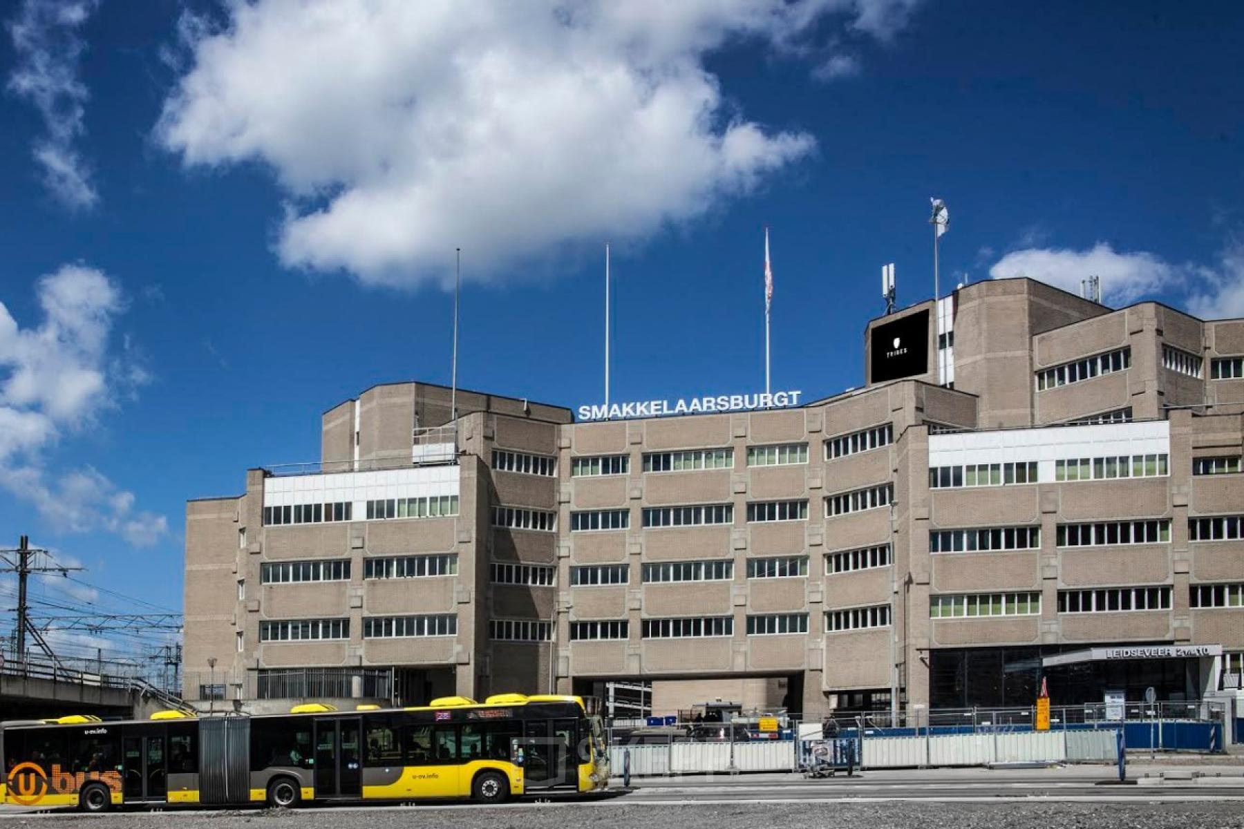 Exterior view of the office building at Leidseveer 2-10, Utrecht Central Station, highlighting its straightforward architecture and convenient location. Ideal for those seeking office space rental near key transport links.