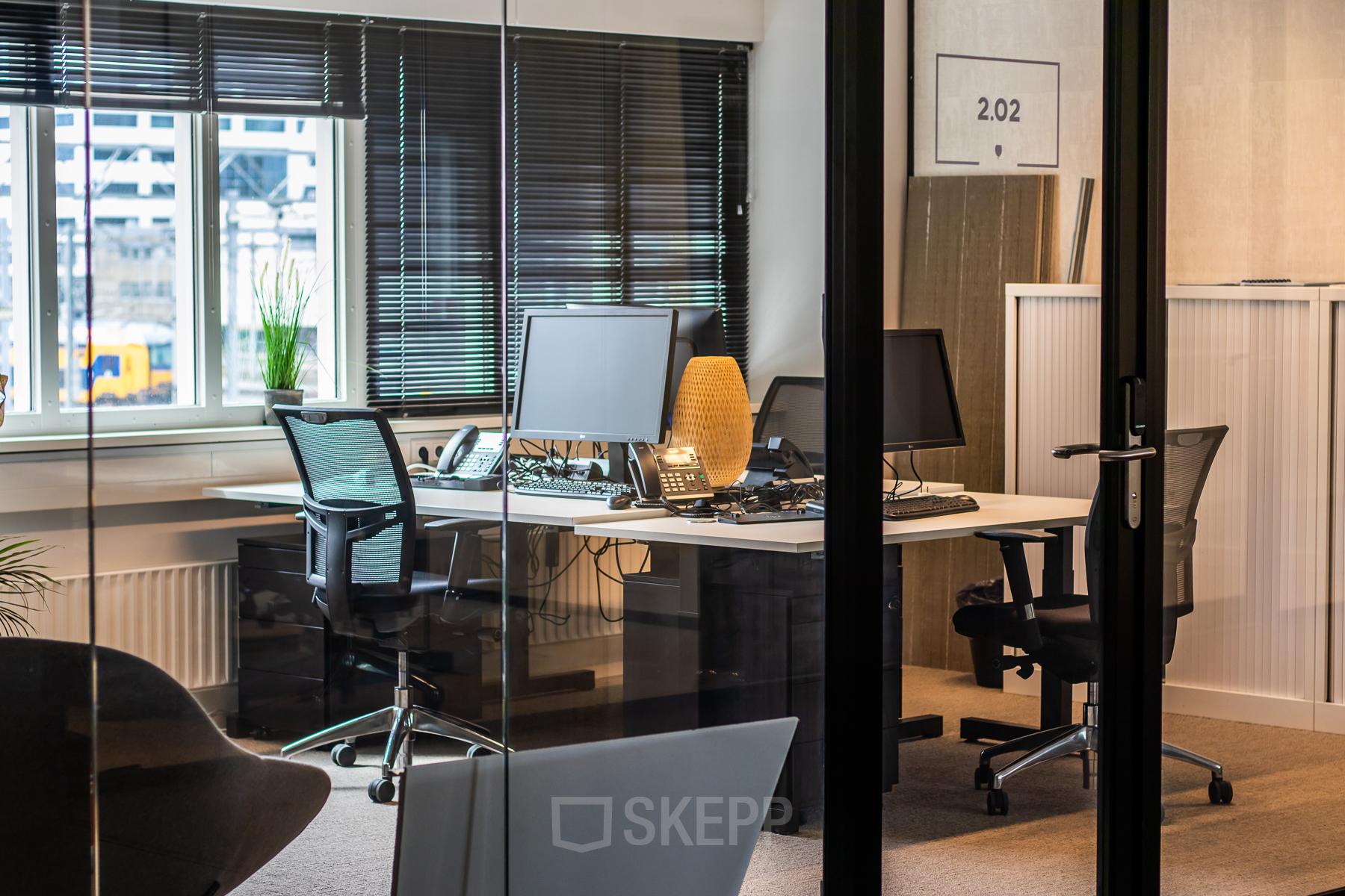 Several sizes of office spaces