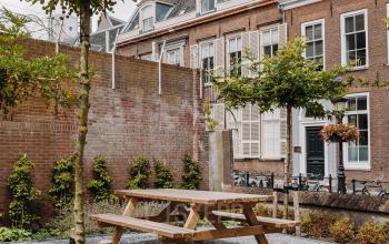 Charming outdoor seating area with picnic tables at the office to rent at Kromme Nieuwegracht 3, Utrecht Center.