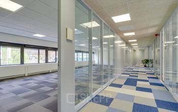 Modern office space for rent at Europalaan 93, Utrecht Kanaleneiland, featuring spacious work areas with ample natural light and stylish glass partitions.