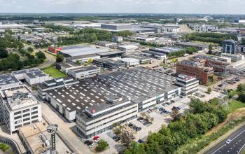 Aerial view of the industrial area at Zonnebaan 45 in Utrecht Lage Weide, featuring various buildings suitable for office space rental.