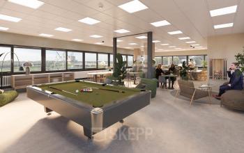 Spacious open floorplan at Zonnebaan 45, Utrecht Lage Weide, featuring a pool table and seating areas. People are engaged in conversations and leisure. Ideal office space rental opportunity.