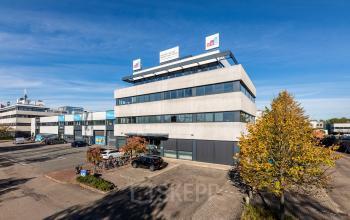 Exterior view of an office building at Zonnebaan 45, Utrecht Lage Weide, suitable for office space rental with parking area.