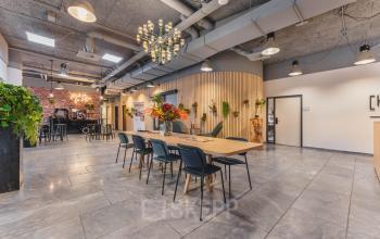 Spacious office interior at Goeman Borgesiuslaan 77, Utrecht North, featuring a modern reception area with stylish décor and seating arrangements, ideal for office space rental.