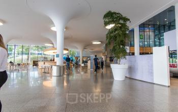 Modern office interior at Papendorpseweg 95-97 in Utrecht Papendorp with people engaging in office activities. Bright, open space enhances the quality of rent office space and office space rental.