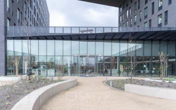 Exterior view of the modern office building at Van Deventerlaan 31-51, Utrecht Papendorp, ideal for office space rental.