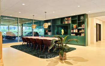 Modern workspace at Van Deventerlaan 30-40, Utrecht Papendorp, featuring stylish furnishings, ideal for office space rental.