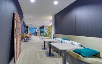 Bright and modern lounge area at Orteliuslaan 850, ideal for a comfortable office space rental in Utrecht Papendorp.