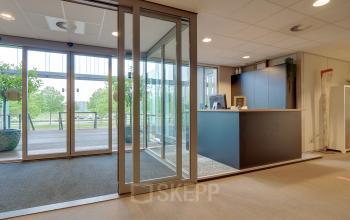 Sleek reception area with modern furnishings offering a welcoming atmosphere for office space rental at Orteliuslaan 850, Utrecht Papendorp.