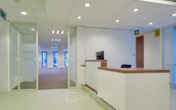 Modern office space rental at Orteliuslaan 850, Utrecht Papendorp with a welcoming reception desk and bright, clean interior design.