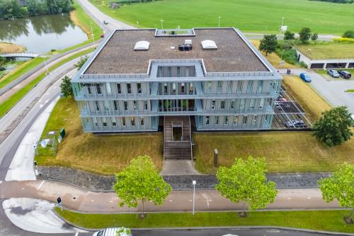 Aerial view of a contemporary office space rental at Orteliuslaan 850, in Utrecht Papendorp, showing exterior with surrounding green spaces.