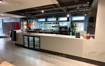 Interior view of an office space rental at Daltonlaan 200, Utrecht Rijnsweerd, featuring a modern pantry with a coffee station and seating area.