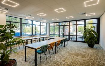 Bright and spacious workspace at Euclideslaan 51, Utrecht Rijnsweerd, featuring large windows and modern furnishings, perfect for office space rental.