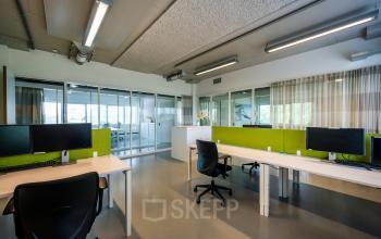 Bright and contemporary office space rental at Weg der Verenigde Naties 1 in Utrecht with modern furnishings and ample natural light.