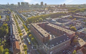 Aerial view of Niasstraat 1, Utrecht, showcasing the office building in Utrecht West. Ideal for office space rental in a vibrant and connected neighborhood.