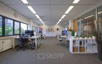 Modern Utrecht Zuid office space at Winthontlaan 200 featuring a clean and well-lit environment perfect for professionals looking to rent office space.