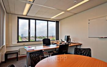 gemeubileerde kantoorkamer presentatiemogelijkheden utrecht tafel stoelen overleg