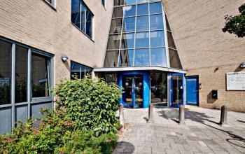 entree representatief ingang lichtinval kantoorgebouw utrecht