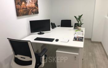 Otra vista de este espacio de trabajo privado equipado