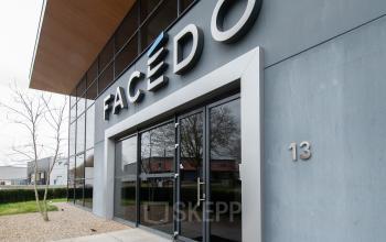 Exterior view of the office to rent at Gildestraat 13, Velp, highlighting the modern facade with reflective glass.