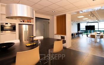 Modern furnished office space at Gildestraat 13, Velp with sleek kitchen area and spacious meeting room, available for rent.