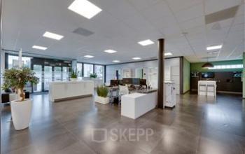 Modern office space for rent at Noorderpoort 43, Venlo, featuring bright workspaces with ample natural light and contemporary furnishings, ideal for business activities.