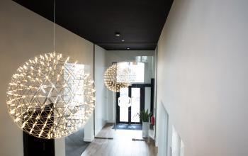 Modern office entrance at Kaldenkerkerweg 56, Venlo with contemporary lighting fixtures, sleek wood flooring, and ample natural light.