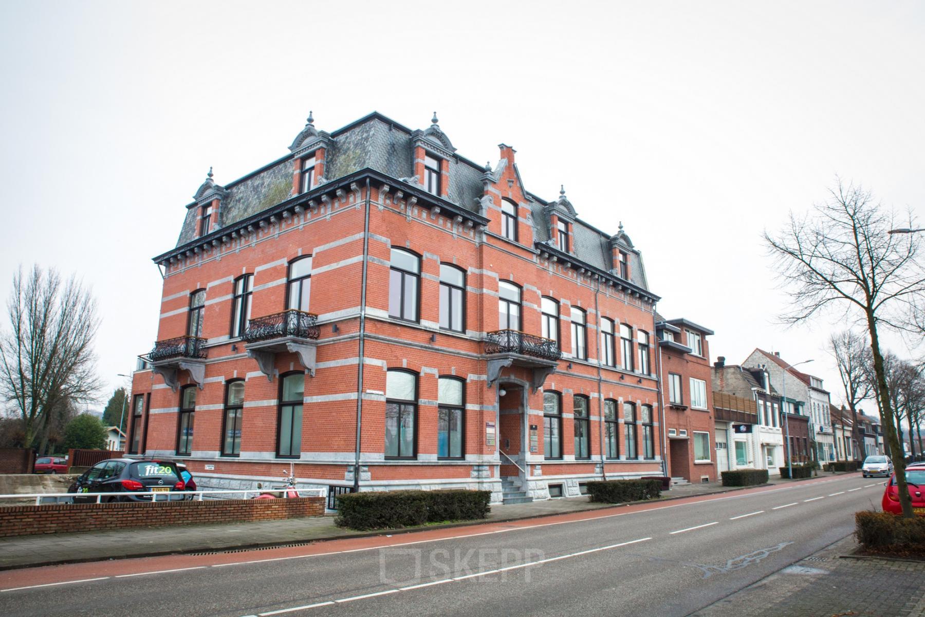Exterior view of an office building located at Kaldenkerkerweg 56, Venlo, available for office space rental.