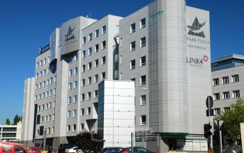 widok biurowca z ulicy Postępu 15