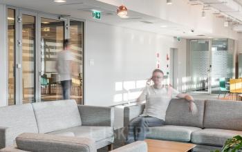 social heart w biurowcu