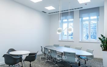 sala konferencyjna w biurowcu