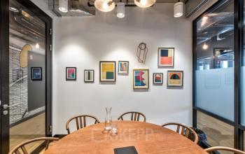 sala spotkań w biurowcu koszykowa