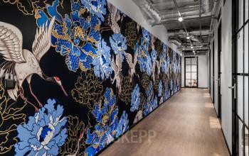 korytarz z wejściami do biur w budynku ethos