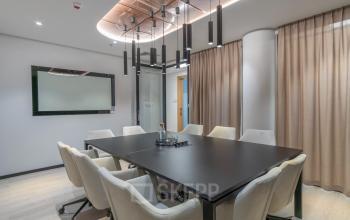 Nowoczesne powierzchnie biurowe przy Grzybowska 5a w Warszawa Śródmieście z eleganckim konferencyjnym i designerskim oświetleniem