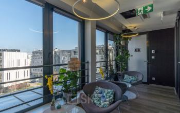 Zmodernizowane biura na wynajem przy Zajęcza 15 w Warszawa Śródmieście z eleganckim wnętrzem i światłem dziennym.