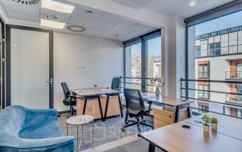 Nowoczesne powierzchnie biurowe w Warszawa Śródmieście, przy Zajęczej 15 z jasnym oświetleniem i komfortowym wystrojem