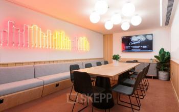 sala konferencyjna w biurowcu grzybowska warszawa