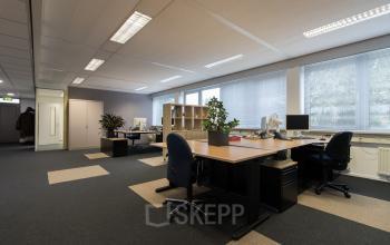 Well-equipped office to rent at Houttuinlaan 4, Woerden with desks, chairs, and storage solutions in a tidy, professional setting.