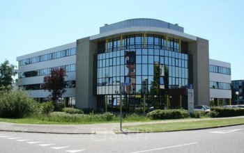 Contemporary office space rental at Pelmolenlaan 5, in Woerden with a spacious exterior and large windows.