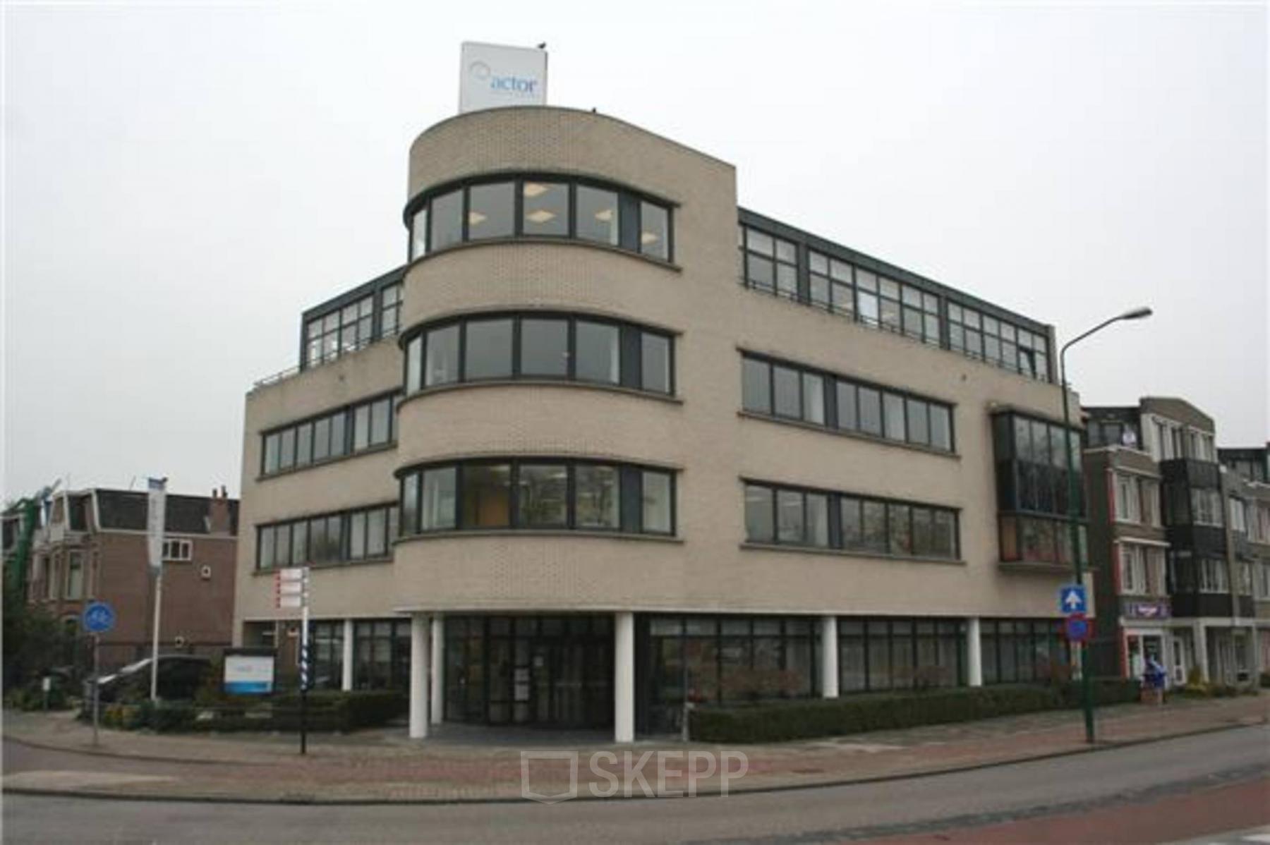 Well-positioned office space rental at Stationsweg 2 in Woerden, with a modern facade and ample windows.
