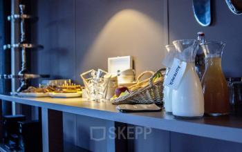 Modern pantry area with beverages and snacks at the office located at Zaagmolenlaan 4, Woerden, ideal for office space rental.