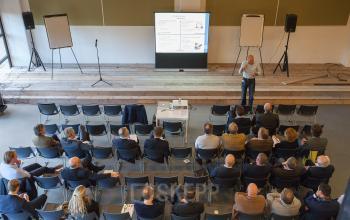 auditorium presentatie grote opkomst ict kantoorgebouw zoetermeer