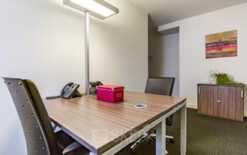 Helles Büro zur Miete im Business Center in Zürich